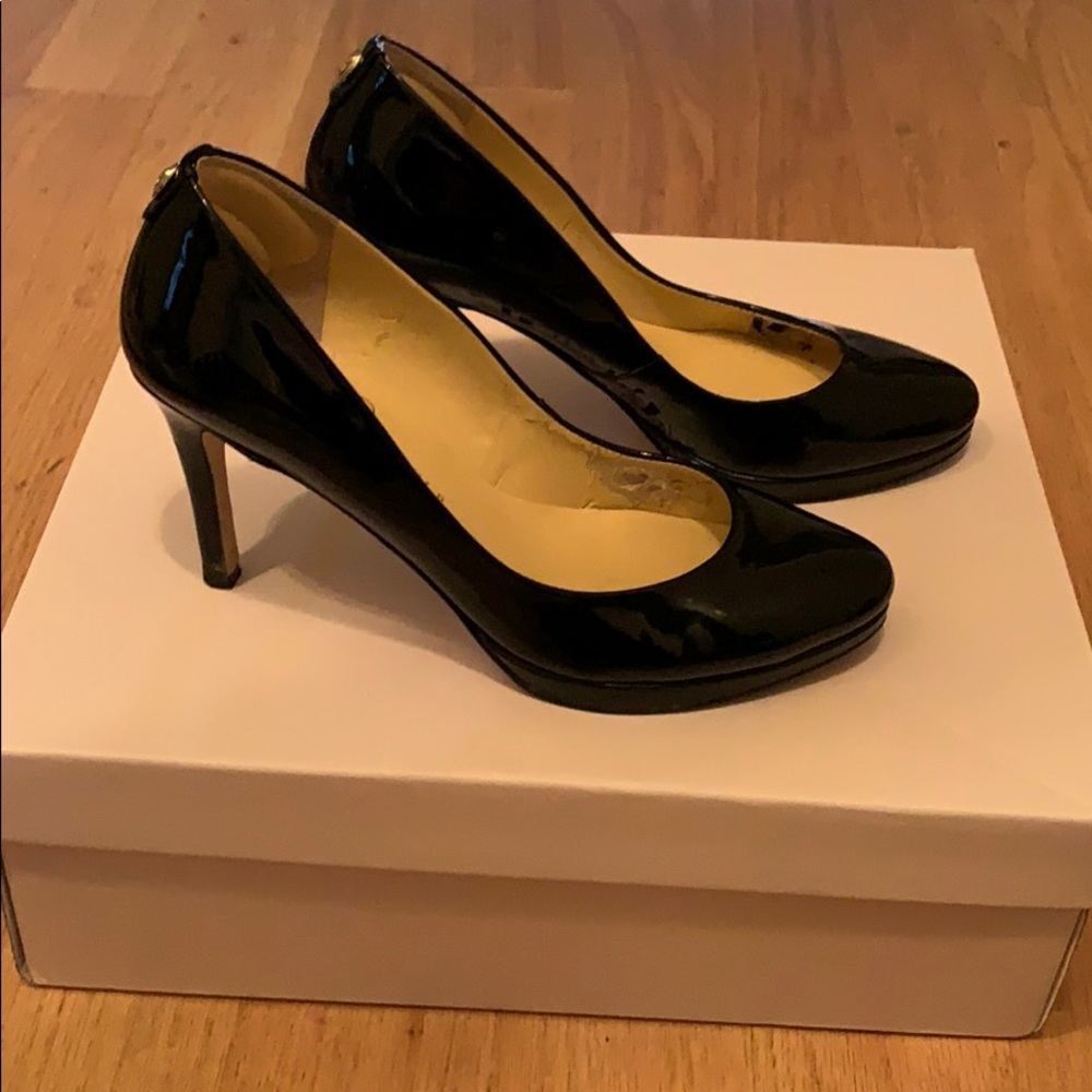 Beautiful Ivanka Trump patent leather heels. Rare!